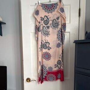 Elegant Paisley Scarf in Pink and Blue